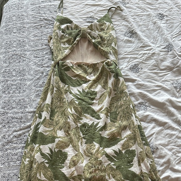 Long flared dress with abdomen cut out - Picture 4 of 4